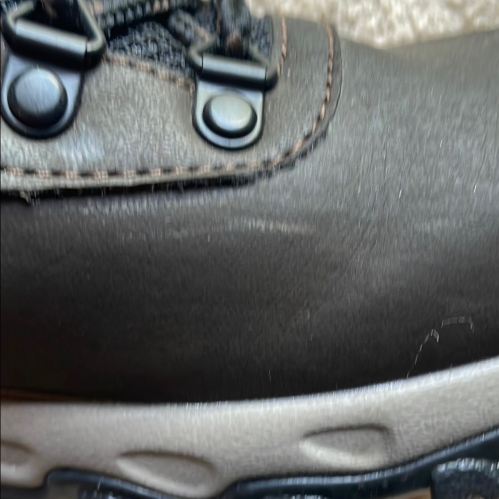 Columbia 8 Brown and Black Outdoor Boots with Ankle Support - Picture 8 of 11